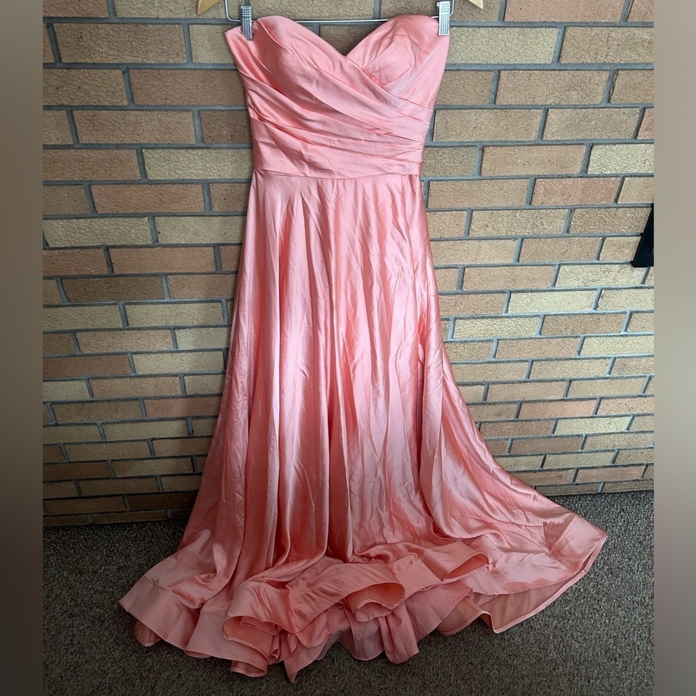 NWT LA FEMME Strapless Slit Satin Ballgown Prom Dress in Peach Size US 4 - Picture 3 of 12